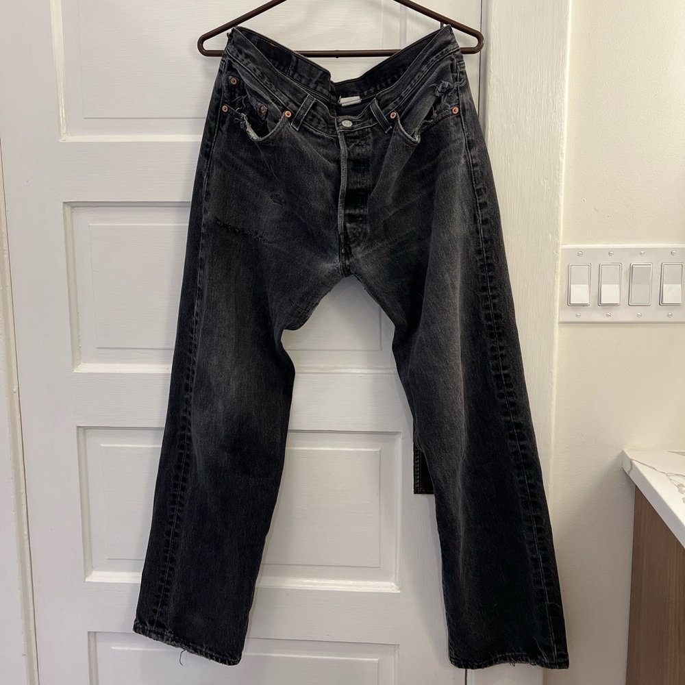 Vintage distressed men’s black Levi’s 501